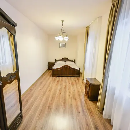 Le Petit Paris 3*