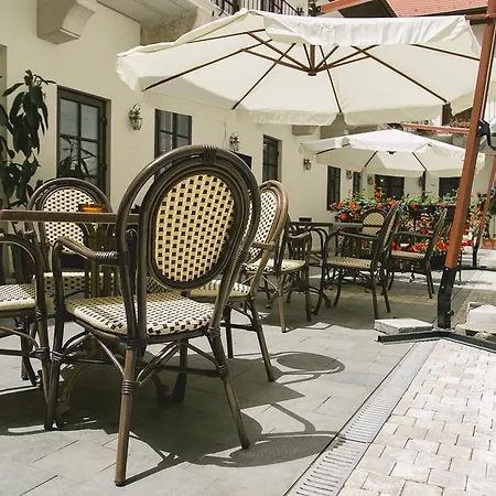 Le Petit Paris Hotel 3*