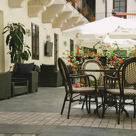 Le Petit Paris Otel