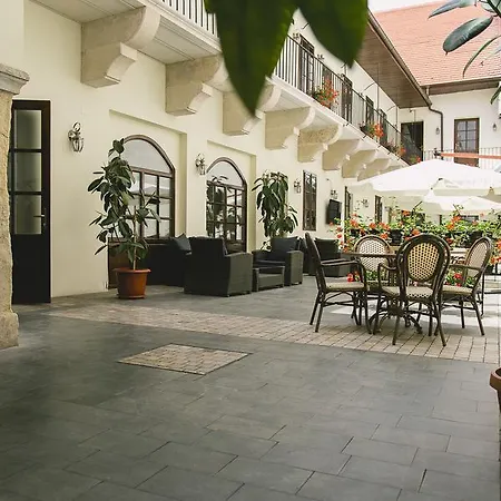 Hotel Le Petit Paris