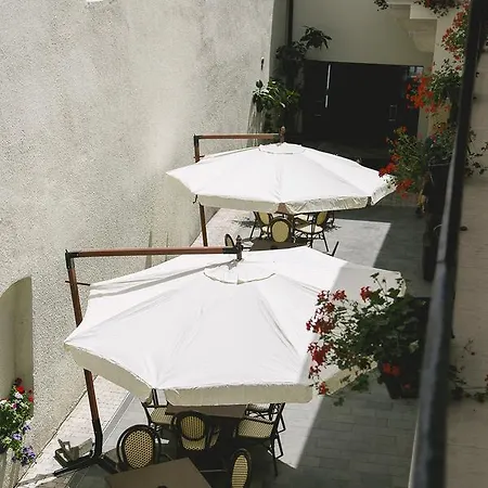 Le Petit Paris Otel