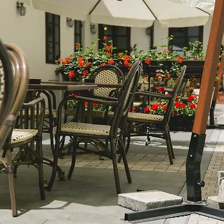 Le Petit Paris Hotel 3*