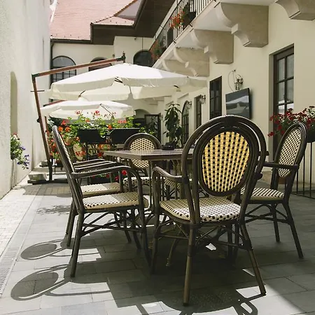 Le Petit Paris Otel 3*