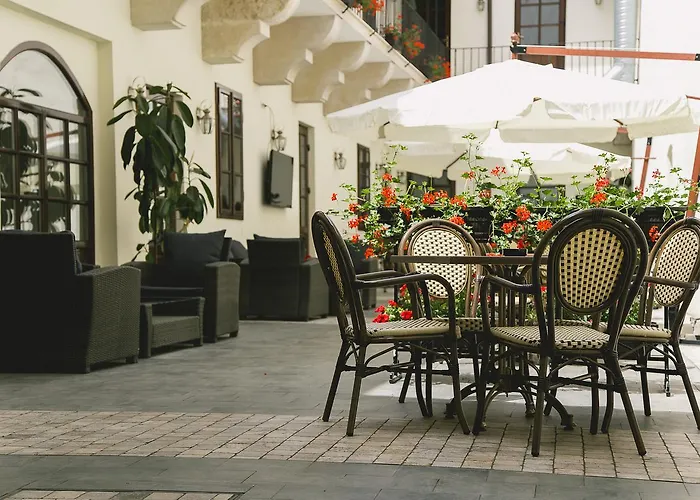 Le Petit Paris Hotel