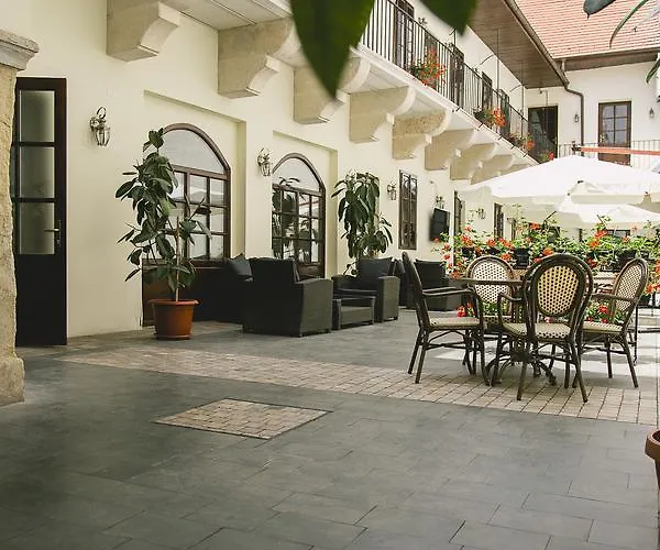 Hotel Le Petit Paris