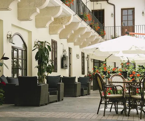 Le Petit Paris Hotel 3*