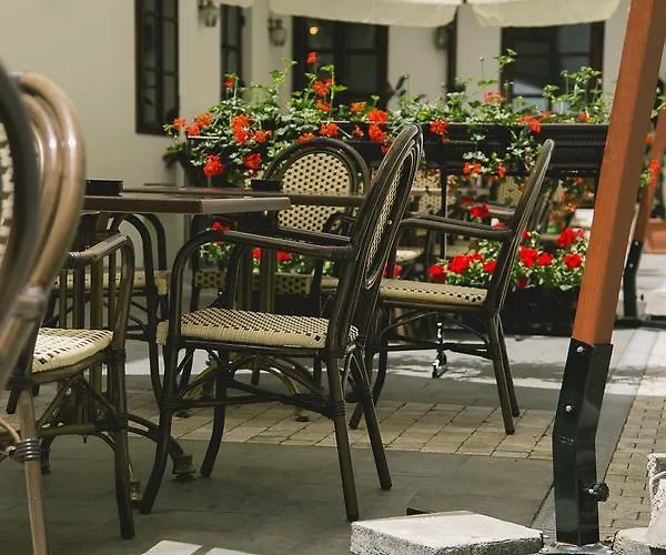 Le Petit Paris Hotel 3*