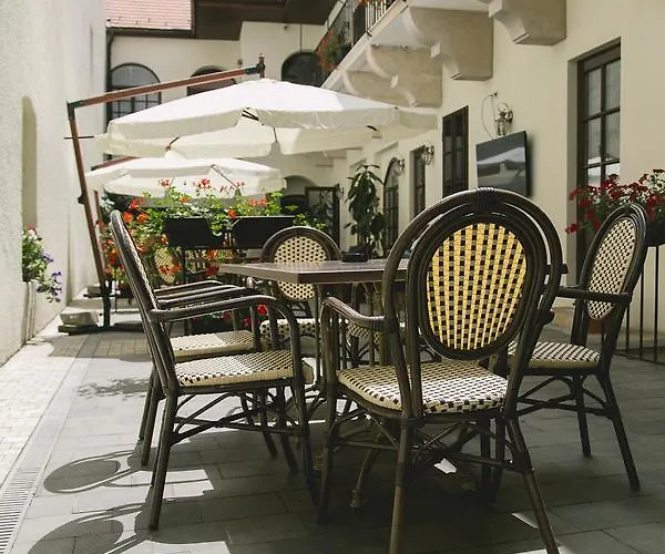 Le Petit Paris Hotel 3*